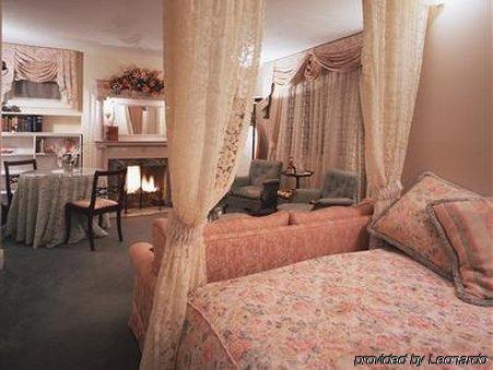 Humboldt House Bed & Breakfast Victoria Room photo