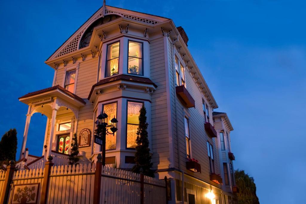 Humboldt House Bed & Breakfast Victoria Exterior photo
